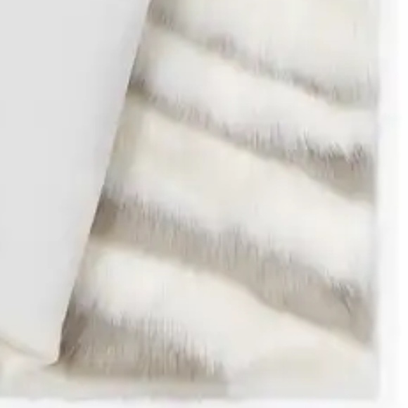 UGG Shayla Faux Fur High-low Zebra Stripe Throw Blanket Snow/Clam Shell LAST ONE - Picture 2 of 4